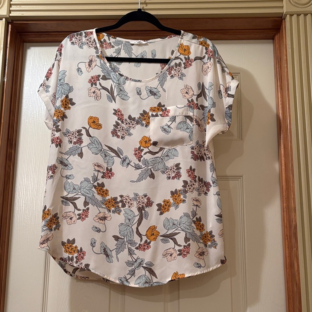 Maurices White Floral Short Sleeve Blouse with Yellow and Gray Flowers